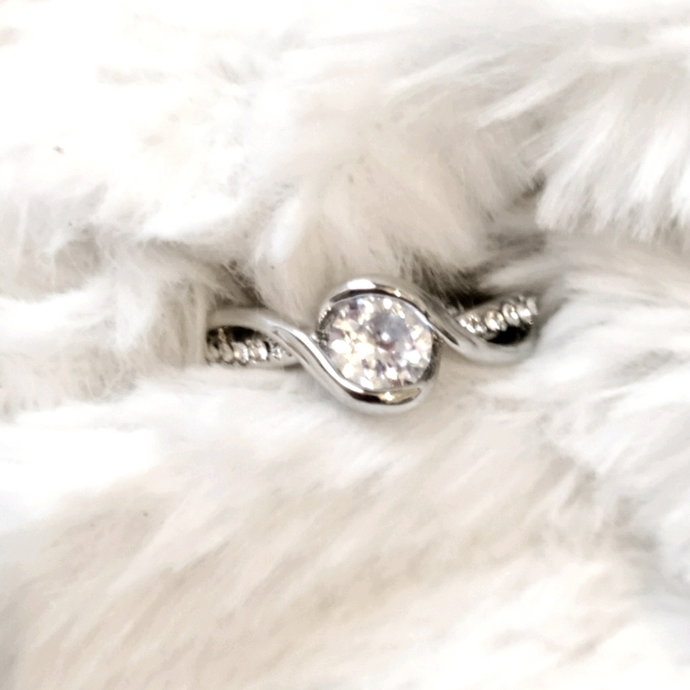 Hannah Martin Luxury Ring, US size 8